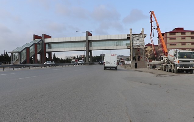 sumqayit-yolundaki-piyada-kecidi-sokulur-